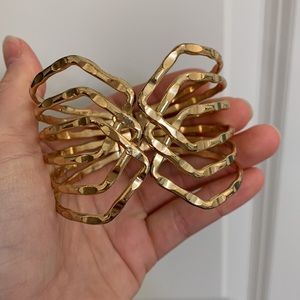 Gold clip bracelet (bangles aesthetic)